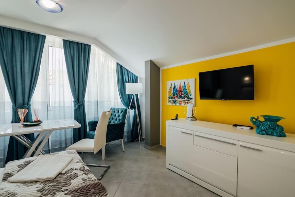 Charmy Studio Lux Apartment Herceg Novi Exterior photo